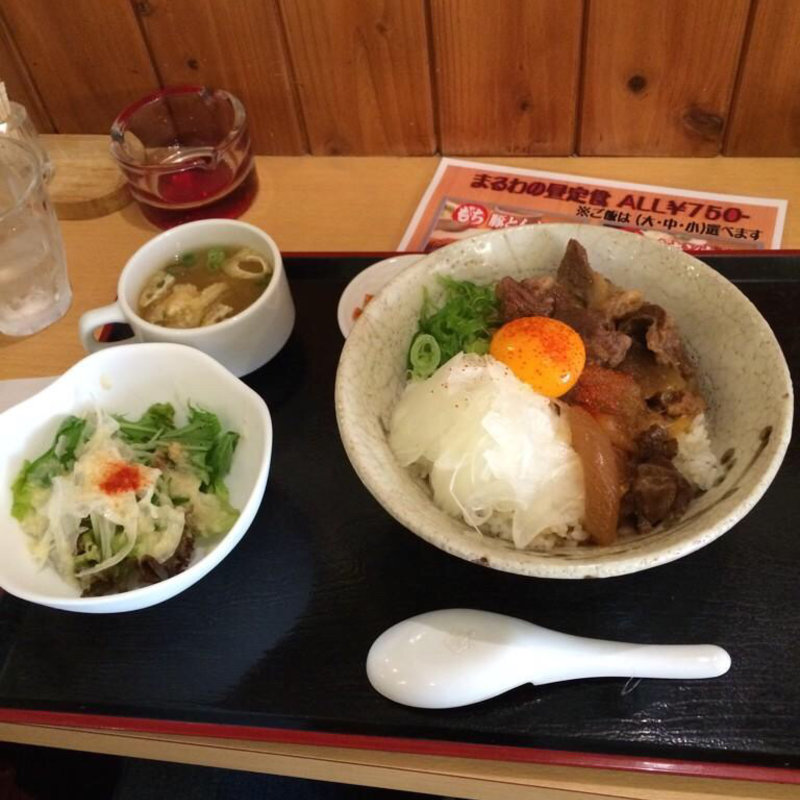 牛すじ丼(まるわ)