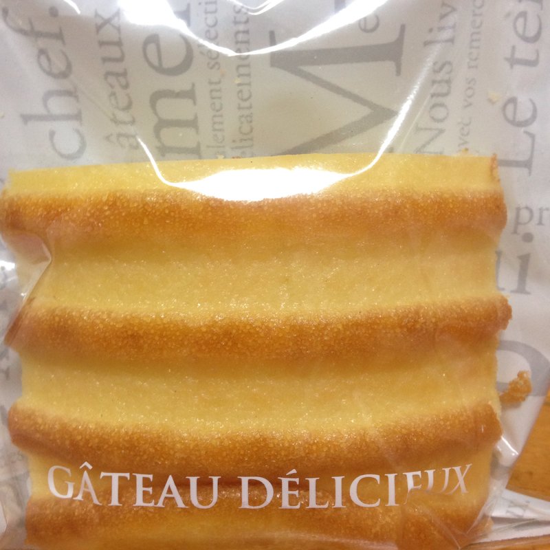 バウムクーヘン(ドーナツ工房 あきら製菓)