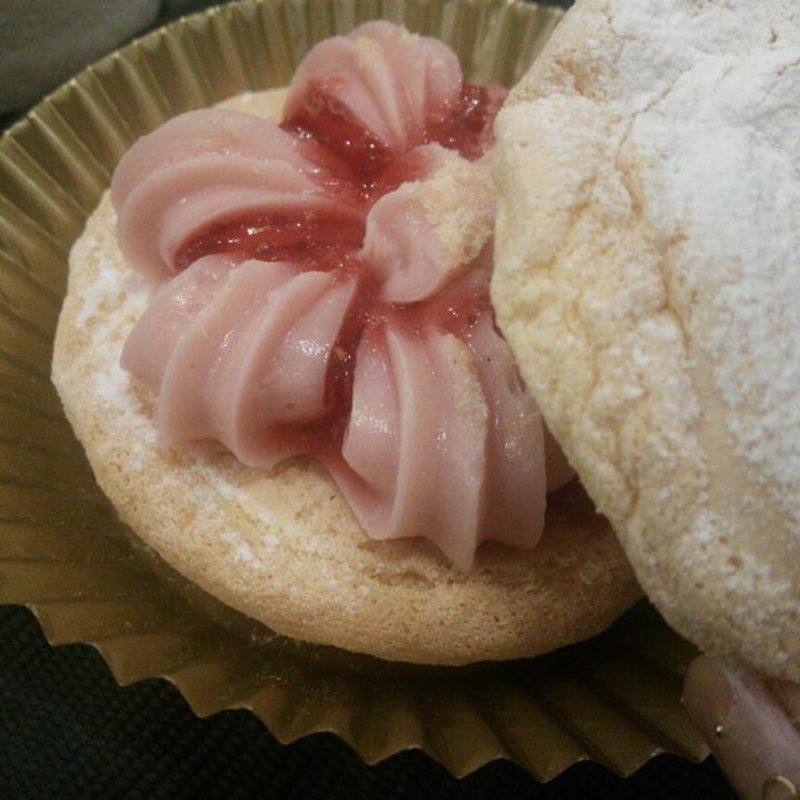 生ブッセ　ストロベリーチーズケーキ(フェアリーケーキフェア 東京駅グランスタ店)