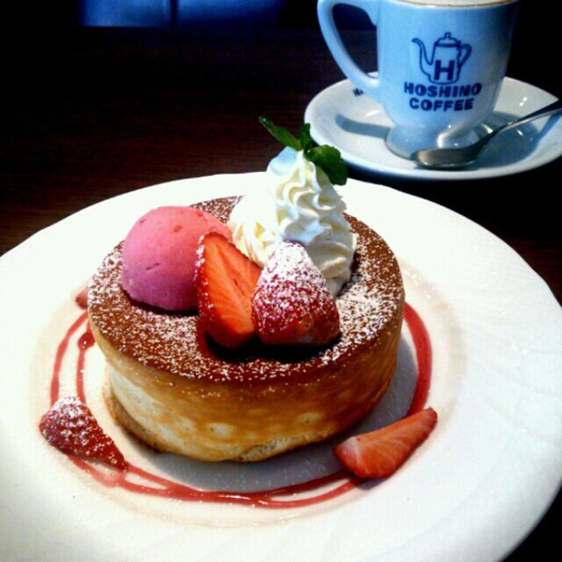 いちごのスフレパンケーキ(星乃珈琲店 新横浜店)