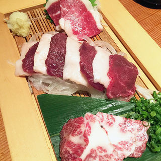 【これだけは抑えておきたい】渋谷で食べれるおすすめ馬刺し6選