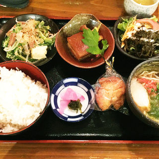ゆがふ定食(沖縄料理 遊食家ゆがふ)