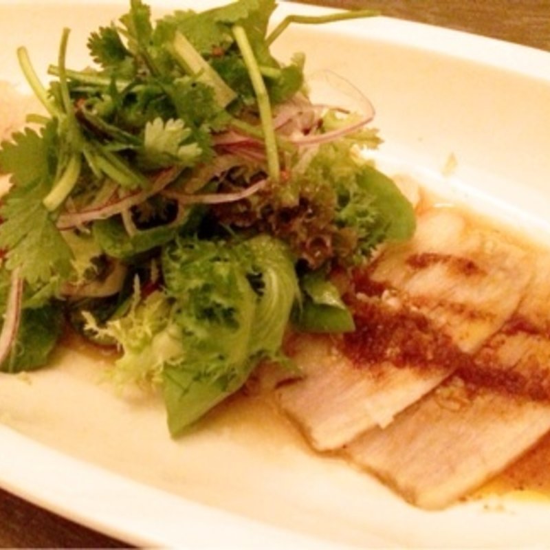 蒸し豚のカルパッチョ　マーラー醤ソース(新宿ランブータン)