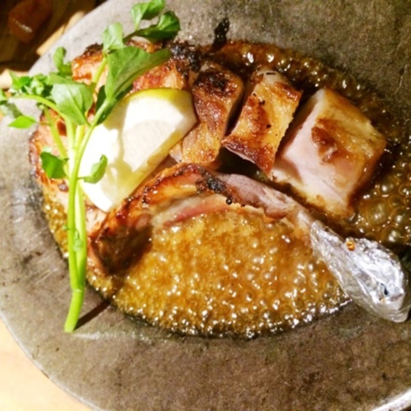 豚おとめ48時間熟成の骨付きロース炭火焼き(ベルサイユの豚 池袋 )