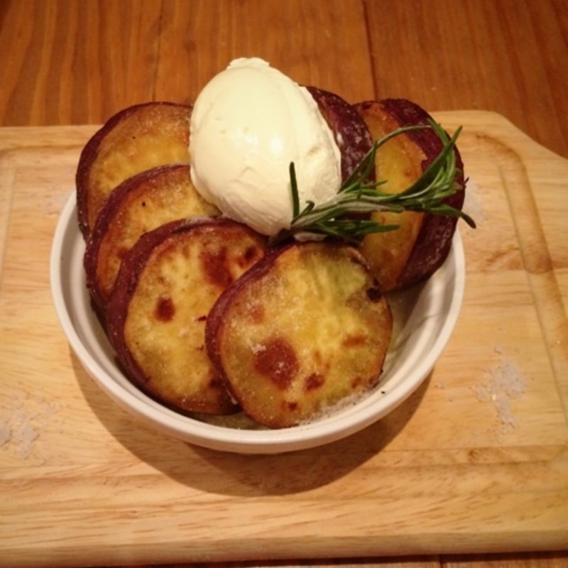 ローズマリー風味 焼き芋 マスカルポーネ添え(ラ・テール・メゾン （la Terre maison）)