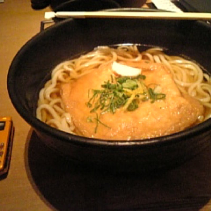 大判きつねのおうどん(おいしいおうどん つるとんたん BIS TOKYO)