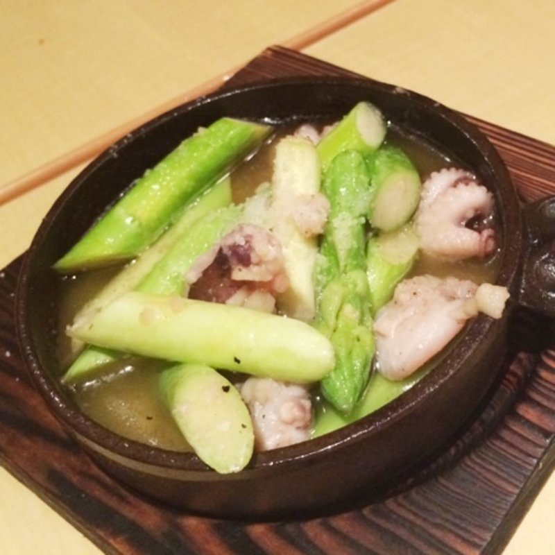 アスパラとイイダコのアヒージョ(畑の厨 膳丸 新宿店 （はたけのくりや ぜんまる）)