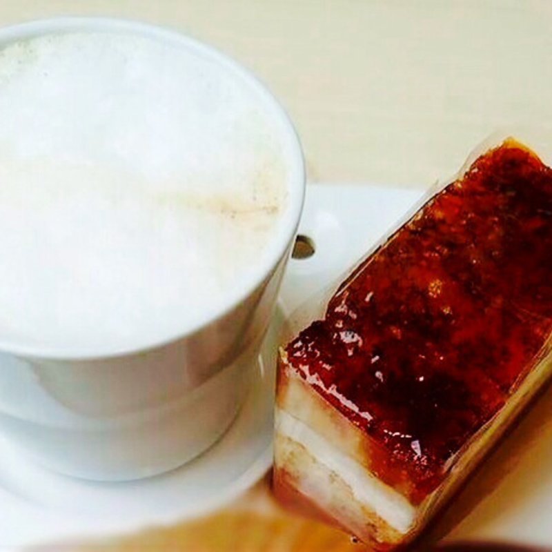 ビスマルク＋カフェラテ(元町ケーキ)