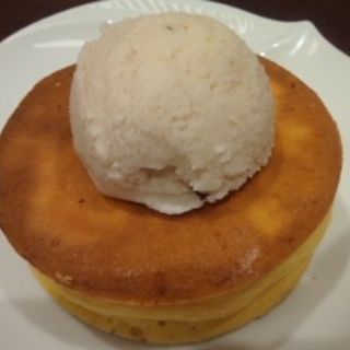 よつ葉クリームチーズとサワークリーム　自家製練乳アイスで(Parlor Vinefru 銀座)
