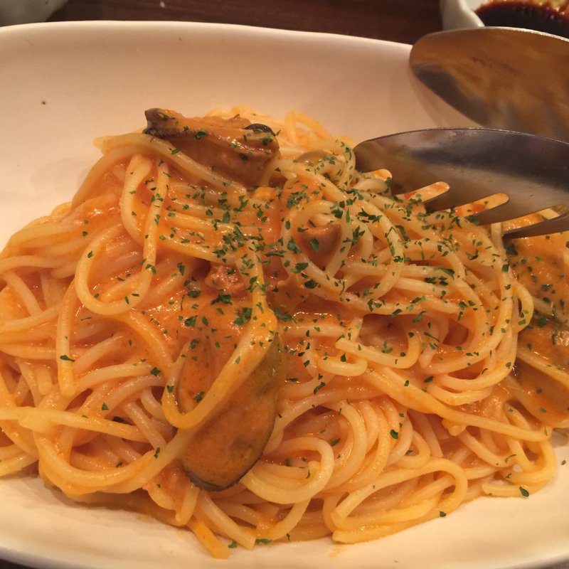 ムール貝の煮込み缶のトマトクリームパスタ(缶+)