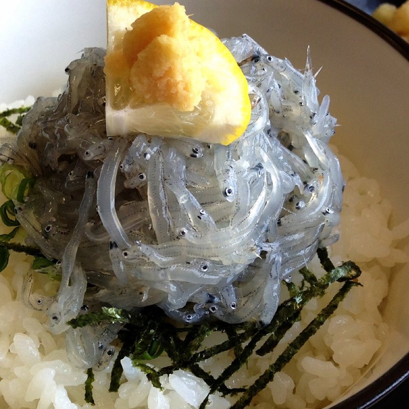 淡路島の生しらす味めぐり丼(絶景レストラン うずの丘)