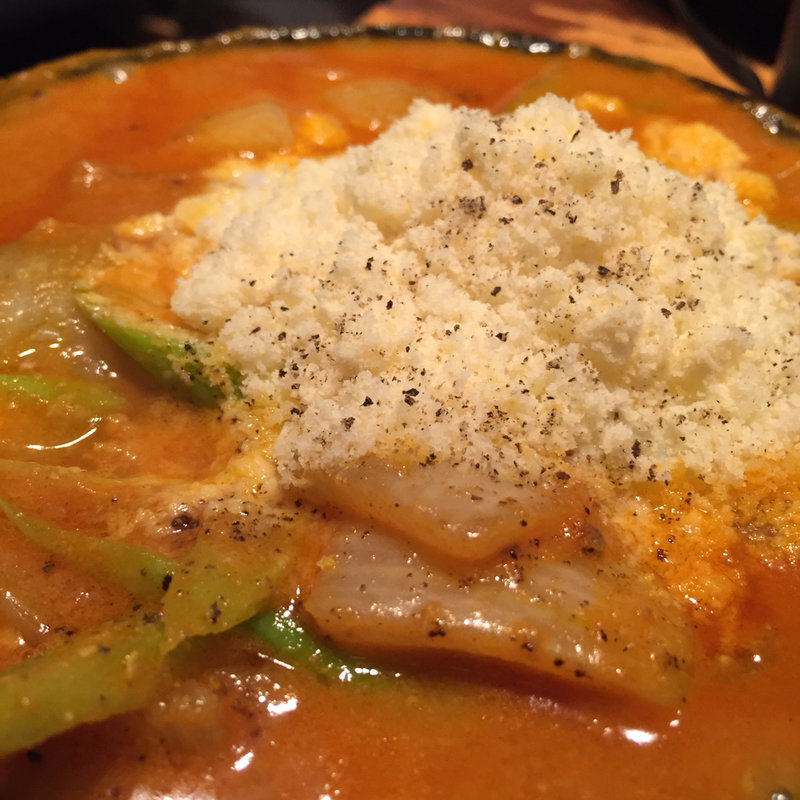 アスパラと半熟卵(野菜を食べるカレーcamp 代々木本店)