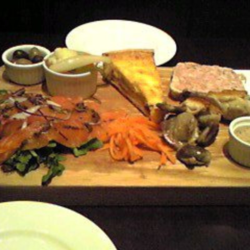 カフェ エメ・ヴィベール前菜の盛り合わせ(カフェ エメ・ヴィベール)