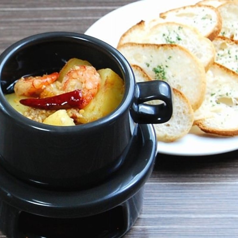 海老とじゃが芋のアヒージョ(トコトコ )