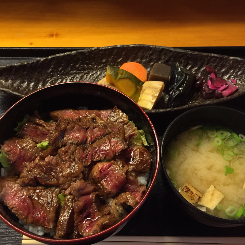 和牛ステーキ丼(わじま)