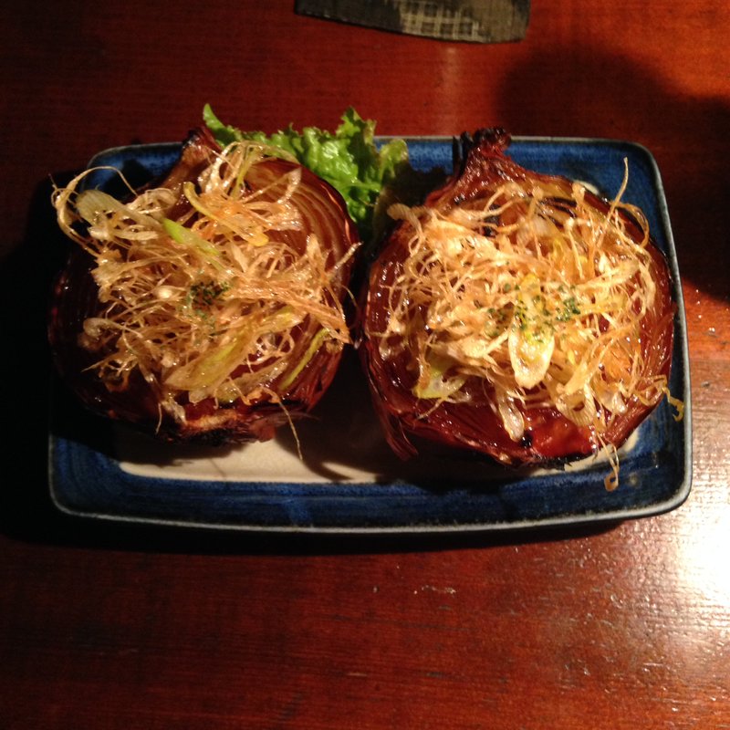 丸ごとタマネギ45分焼き(かくれが酒房けんぞう)