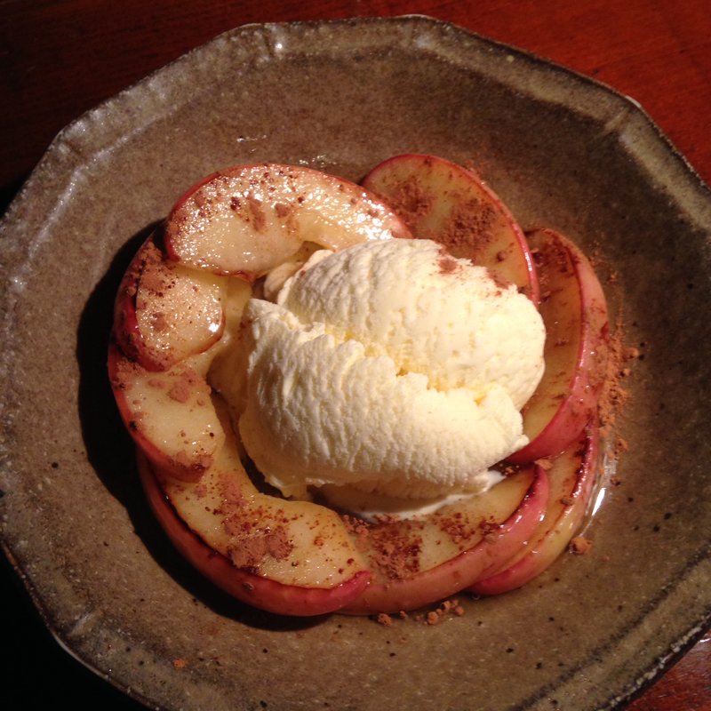 りんご焼きアイス(かくれが酒房けんぞう)