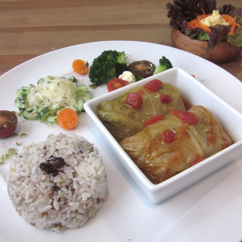 きまぐれプレート＆ミニサラダ(ラウンドポイント)