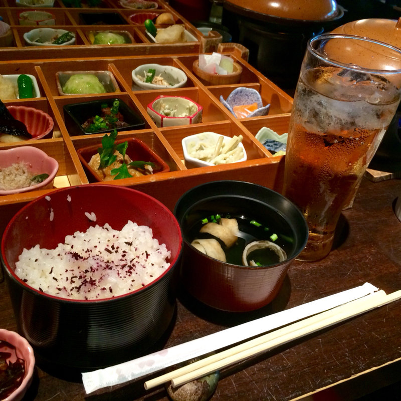 色彩弁当（牛肉の登板焼き付き）(庵)