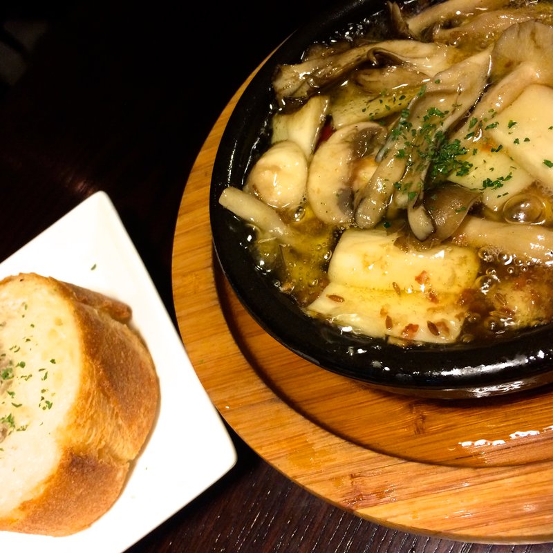 特製アヒージョきのこ(Meet　Meats　5バル　 高田馬場店)