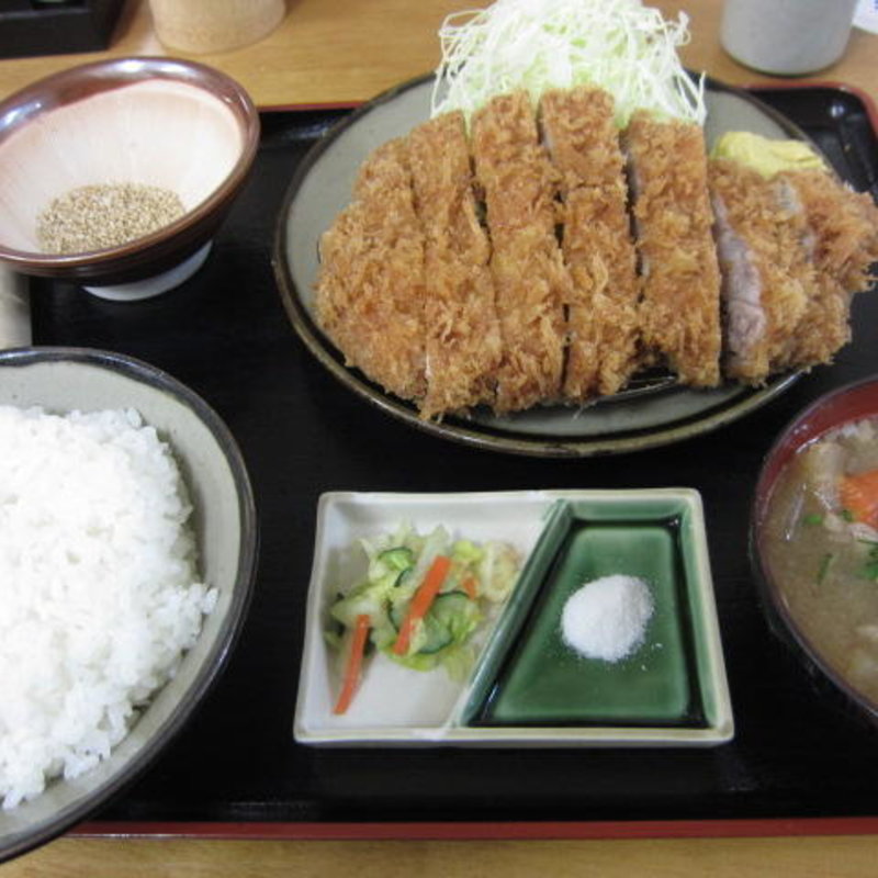 厚切りロースかつ定食(とんかつ 栄ちゃん)