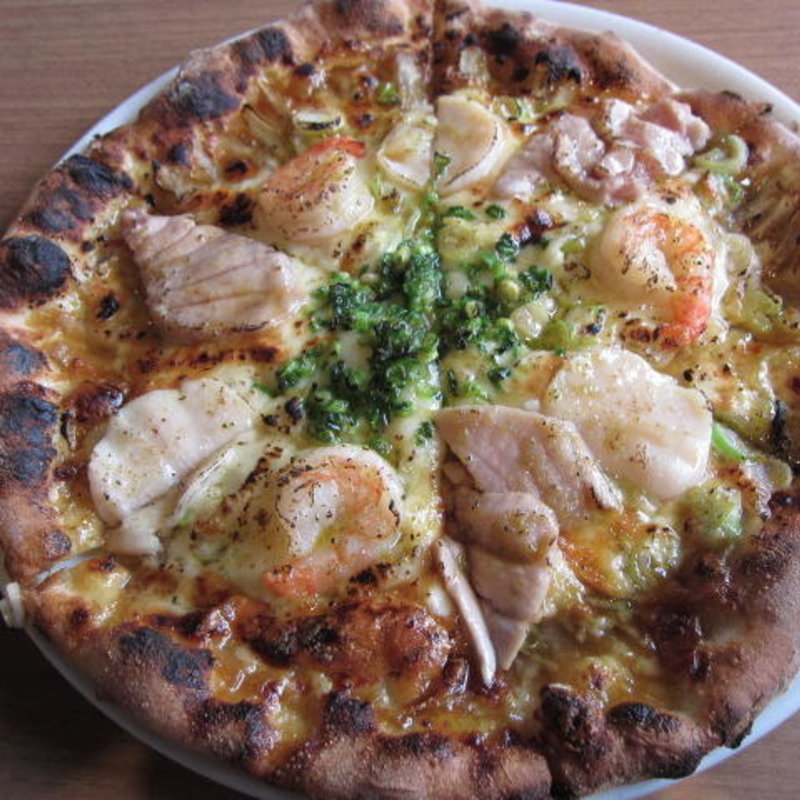 鮮魚貝ミックスの和風ぴざ(薪窯焼きぴざ屋ぱお)