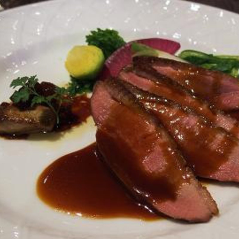 シャラン鴨のローストフォアグラ添え　ソースオランジュ(BACCAS)