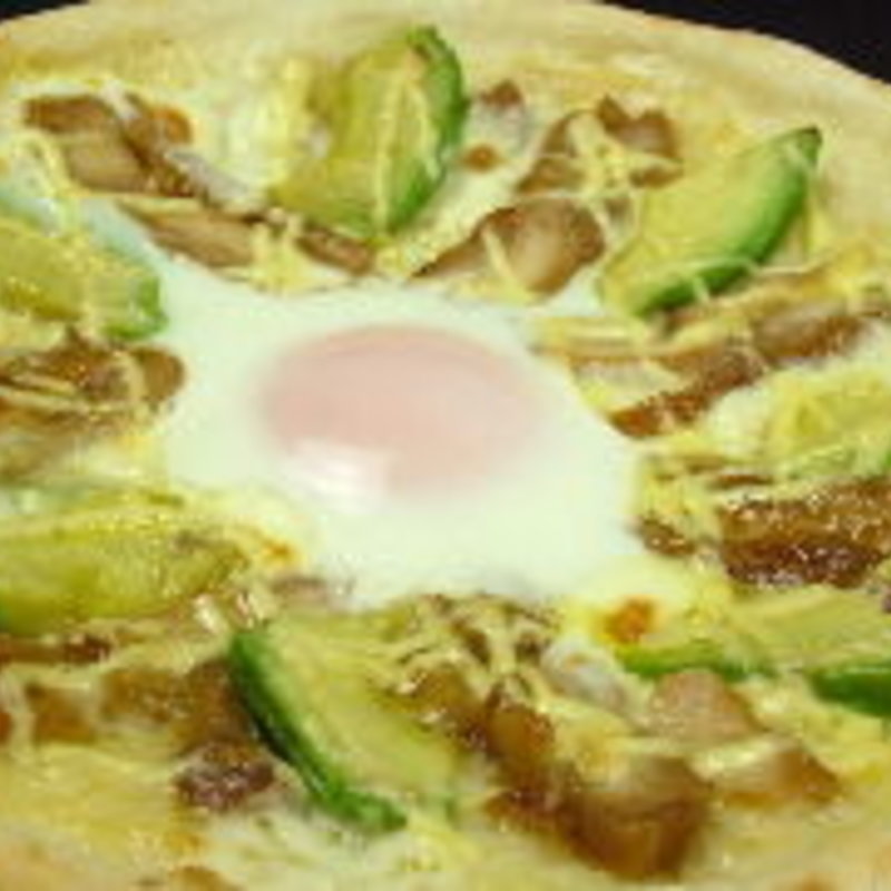 アボカドと照り焼きチキンのピッツァ(生ハム食べ放題のお店イタリアンバルCafeMiele)