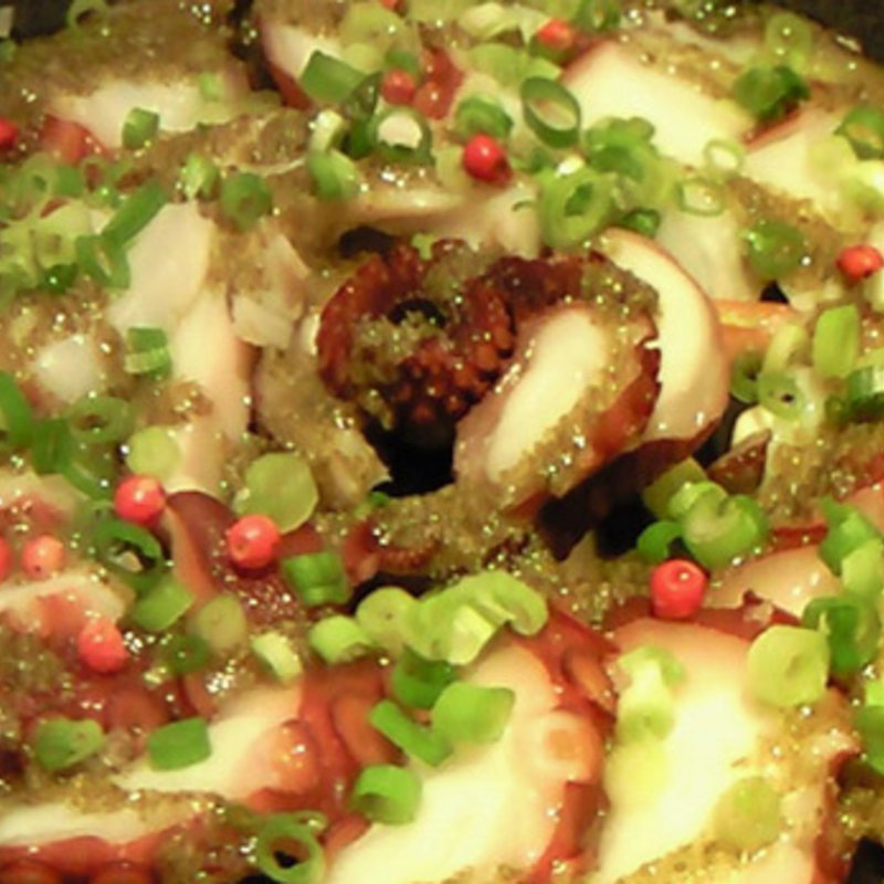 地蛸のスライス　青しそとオリーブのソースで(La Bonne Palette)