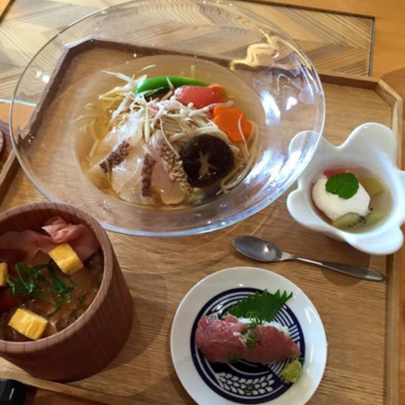 いすず(和想食ラウンジ香奥)