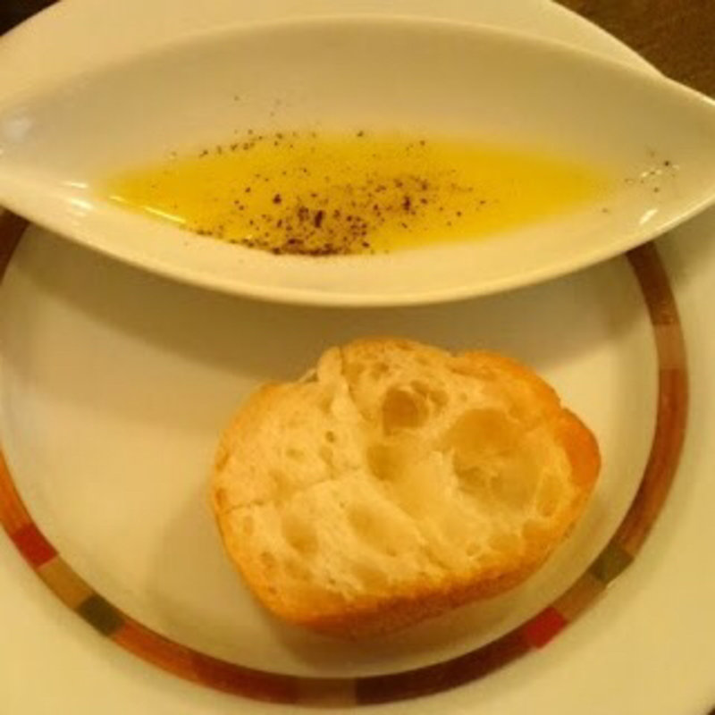 バゲット。オリーブオイルを添えて(ヴェッキオアルベロ （VecchioAlbero）)