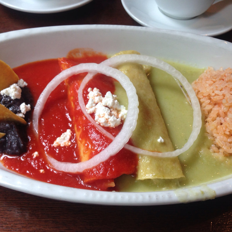 二つのエンチラーダ(サルシータ)