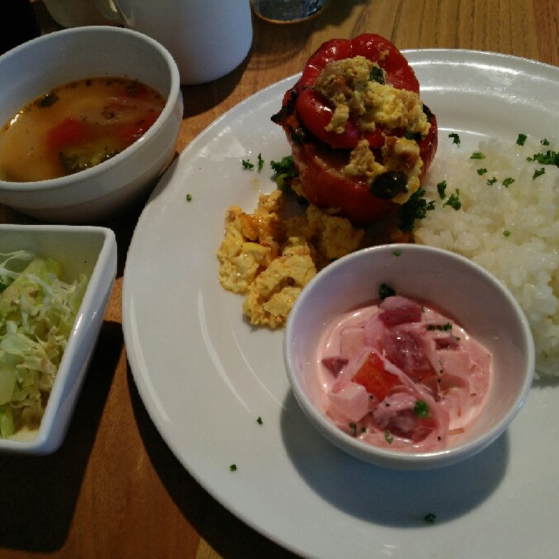 日替わりランチ パプリカの肉詰め(さくらカフェひたち )