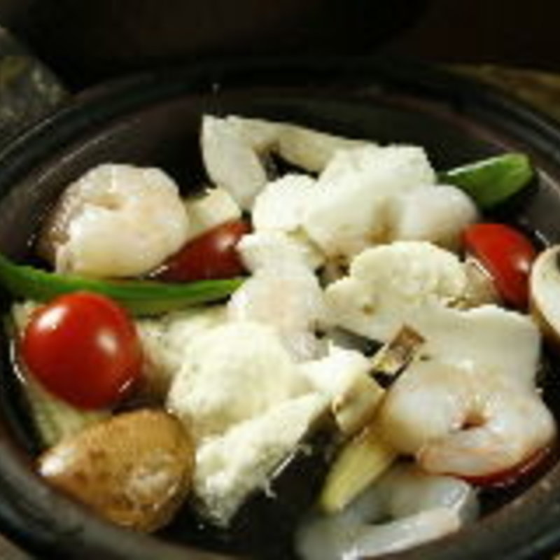 海老とカリフラワーのアンチョビコンソメ蒸し(炎丸 本八幡店)