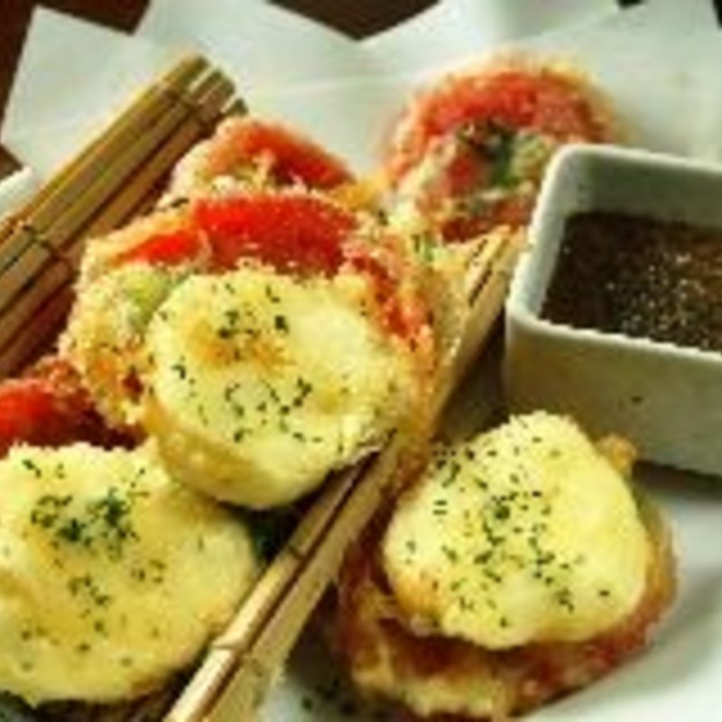 カプレーゼの天ぷら (炎丸 本八幡店)