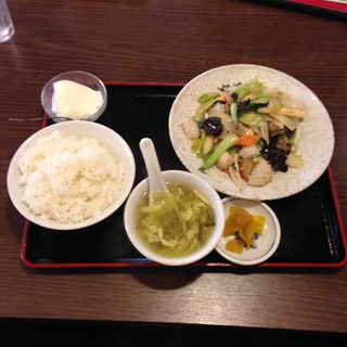 イカとセロリ炒め定食(勇記餃子房)