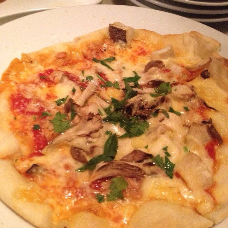 自家製パリパリ生地のピッツァ(marimba cafe)