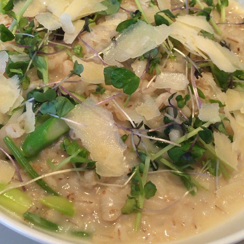 アスパラと押し麦のリゾット(デイルズフォード・オーガニック 青山店)