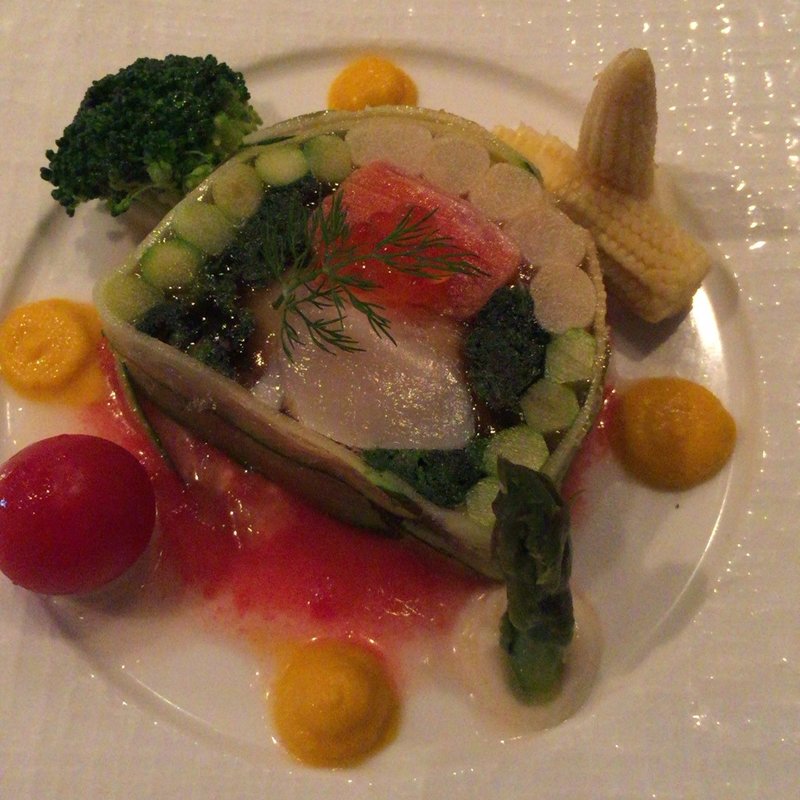 アスパラ、スモークサーモン、ほたてのテリーヌ(富士屋本店グリルバー)