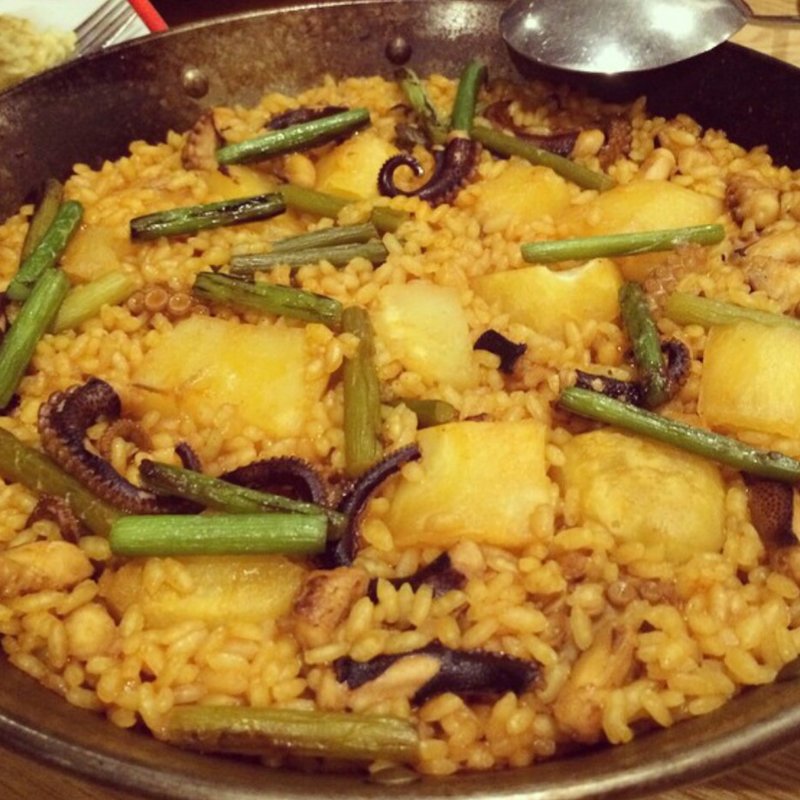 タコとじゃがいものパエリア(ラ ガジェガ)