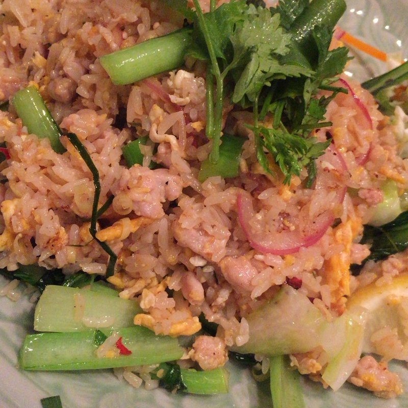 カオパットラープガイ（イサーン風鶏ひき肉のスパイシーチャーハン）(イサーン・キッチン)