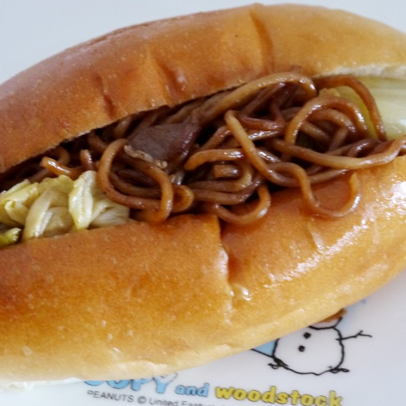 焼きそばコッペ(パンパティ こむぎのおはなし)