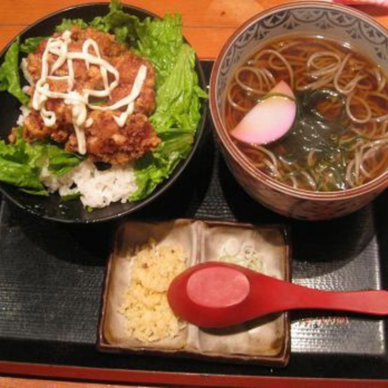 唐揚げ丼とお蕎麦のセット(蕎麦居酒屋　高田屋　川崎)