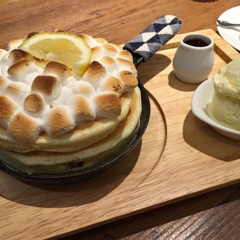 焼きマシュマロ焦がし塩キャラメルのパンケーキ(mog 難波店 （モグ）)