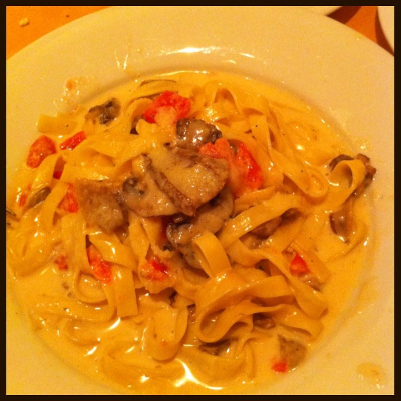 フェットチーネ ポルチーニ茸とフレッシュトマトのクリームソース(ピッツェリアマッテオ銀座店)