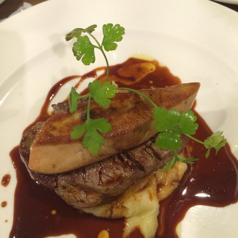 牛フィレ肉とフォアグラのロッシーニ(Italian Kitchen VANSAN)