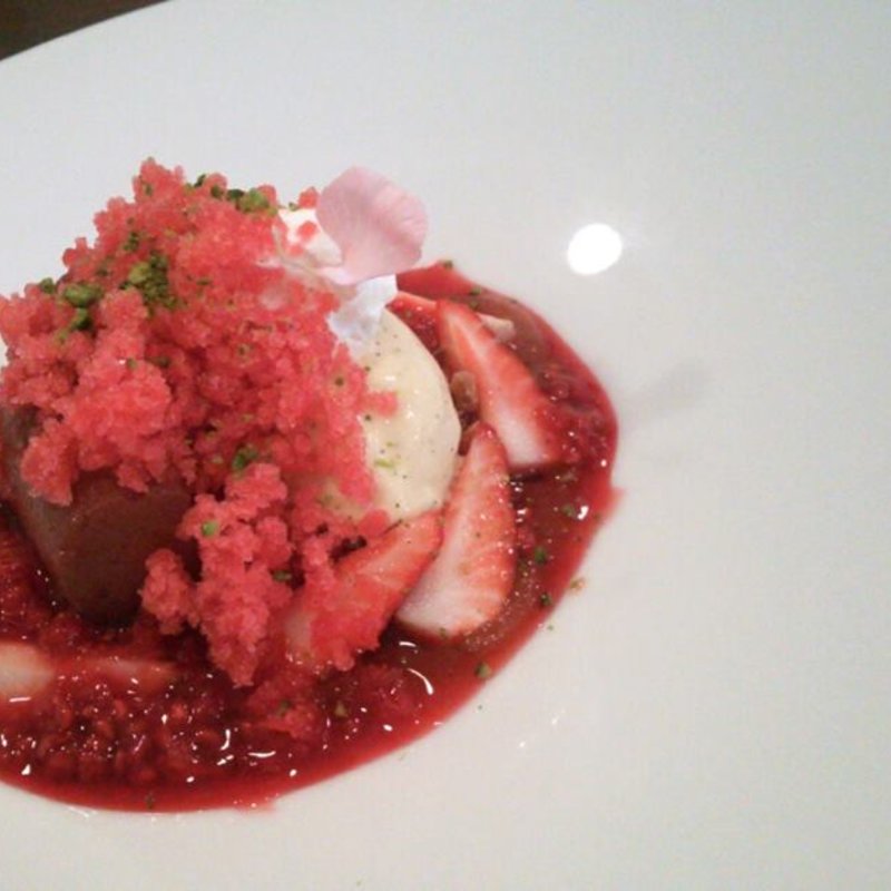 ベリーとルバーブのサバラン(デセール・ル・コントワール)