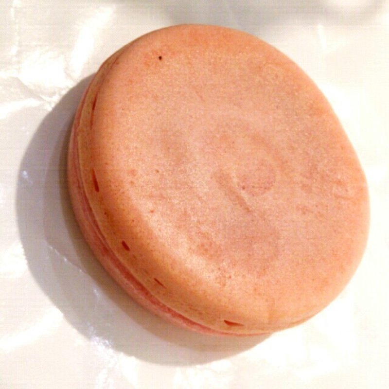 東京焼きマカロン　フランボワーズ(パティスリー・サダハル・アオキ・パリ 渋谷ヒカリエ ShinQs 東横のれん街店)