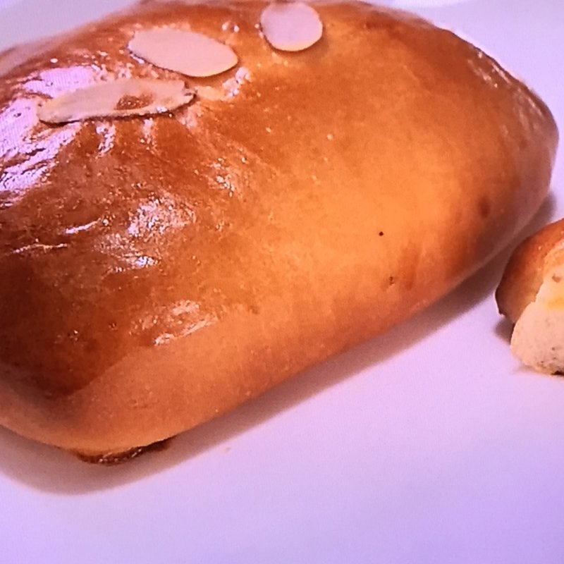 カスタードクリームぱん(三木鶏卵 （みきけいらん）)