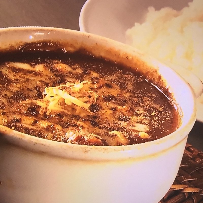 ポークブロックとチーズのカレー(山の底 )